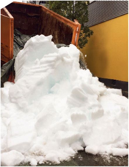 Whether you need it for decorations, for snowball fights or as a base for a toboggan run – snow is an all-rounder. If it is not possible to make snow onsite with the SnowBOX or snow cannons, we simply deliver the snow by truck.