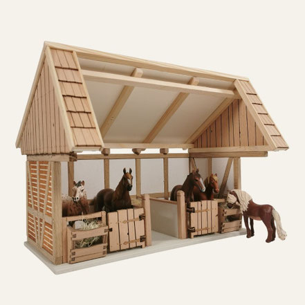 Kleiner Holz Pferdestall im Maßstab 1:24 mit fünf Schleich® Pferden | 3zinken