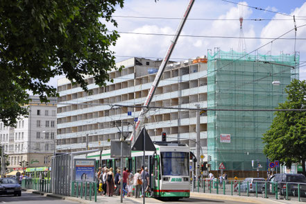 Der Blaue Bock in der Ernst-Reuter-Allee zum Beginn der Abrissarbeiten im Juni 2016