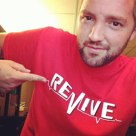 Get Revive Skateboards Clothing - Bestelle Revive Kleidung / Revive T-Shirts, Revive Hoodies, Revive Zip-Up Hoodies, Longsleeves, Baseball Shirts and more. VMS Distribution Europe, Deutschland.