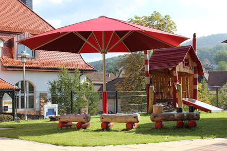 markilux Markise und may sonnenschirm Schattello im Kindergarten in Sailauf Unterfranken Sonnenschutz Kindergarten