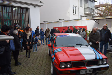 La sorpresa della giornata, una Lancia Delta 16v decorata per metà con livrea Martini su base rossa come vettura del 1989 e per metà con livrea tradizionale su base bianca '89-'90