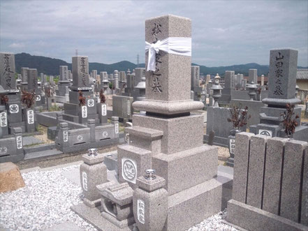 有名人のお墓に多い万成石の和墓 - 岡山産万成石(まんなりいし 有名人のお墓に多い万成石の和墓 - 岡山産万成石(まんなりいし