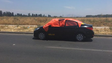 De acuerdo a los antecedentes preliminares, el hombre había arrendado el taxi a la mujer.