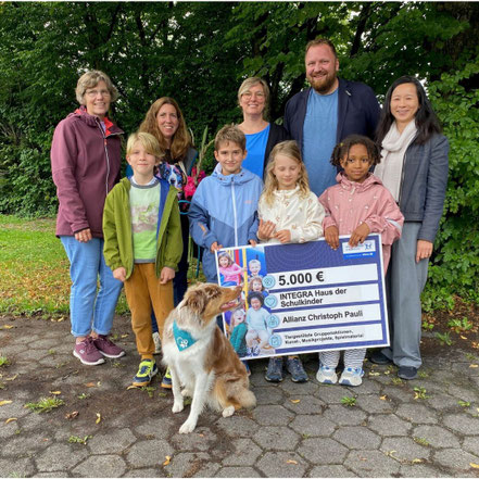 Übergabefoto zu 5000€ Spenden für das Projekt "sei mutig - sei stark". Juli 2025