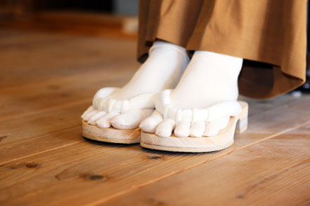 geta,sandals,five-fingers