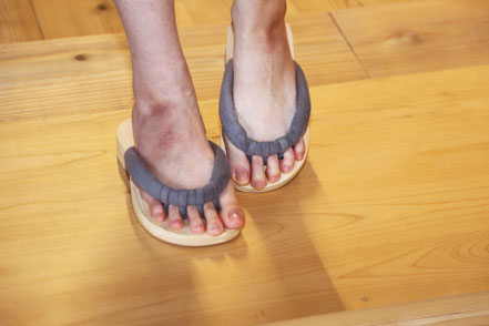 geta,sandals,five-fingers
