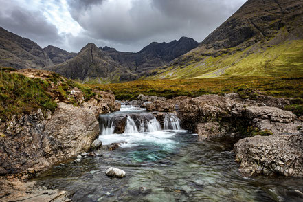 Mit deiner Kamera auf eine grosse Reise, Landschaft mit Wasserfall