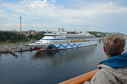 ... und verlässt Kiel mit Ziel Oslo. Die (Kurz-) Reise beginnt.