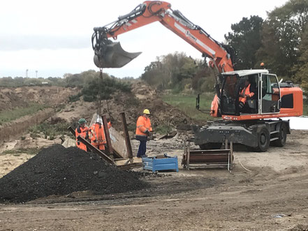 Bagger auf der Baustelle der Gartenstadt Werdersee (Foto 10/2018)