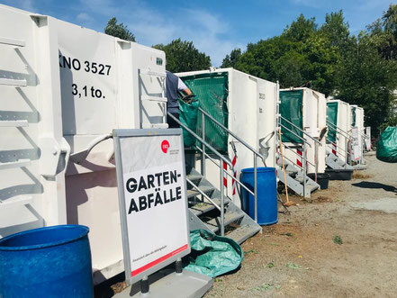 Entsorgungscontainer auf dem Recyclinghof Obervieland in Bremen-Habenhausen, hier unter anderem für Gartenabfälle (Foto: 08-2018, Jens Schmidt)