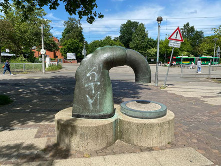 Skulptur am Kattenturmer Markt in Kattenturm-Mitte, Bremen Obervieland (Foto: 05-2020, Jens Schmidt)