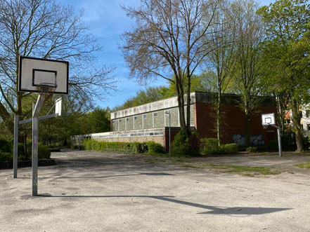 Sportmöglichkeiten auf dem Schulhof der Schule an der Stichnathstraße in 28277 Bremen-Kattenturm, Bremen Obervieland (Foto: 04-2020, Jens Schmidt)