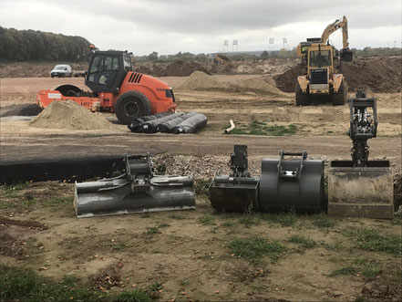 Verschiedene Baggerschaufeln in einer Reihe - Gartenstadt Werdersee (Foto 10/2018)
