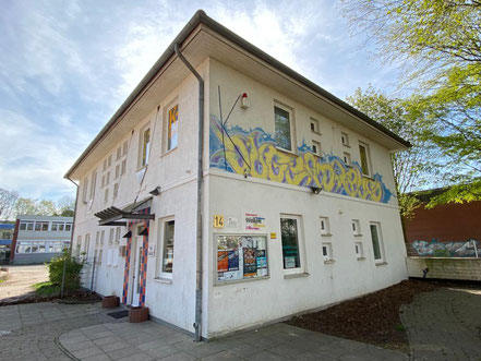 Graffiti am Jugendhaus / Jugendclub der AWO Bremen: Kinder- und Jugendeinrichtung mit offenem Angebot in 28277 Bremen-Kattenturm, Bremen Obervieland (Foto: 04-2020, Jens Schmidt)