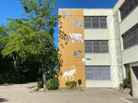 Kunstprojekt der Fassadengestaltung an der Grundschule Alfred-Faust-Straße in Bremen-Kattenturm, Bremen Obervieland (Foto: 05-2020, Jens Schmidt)