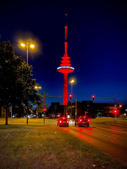 Night of Light 2020: der Funkturm in Bremen-Walle wurde in der Nacht vom 22.06. zum 23.06.2020 in tiefrotes Licht getaucht (Foto: 06-2020, Jens Schmidt)