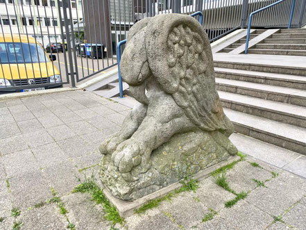 Adlerähnliche Figur der Skulpturenallee Theodor-Billroth-Straße in Bremen-Kattenturm, Bremen Obervieland (Foto: 05-2020, Jens Schmidt)
