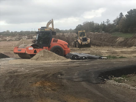 Planierfahrzeuge auf der Baustelle der Gartenstadt Werdersee in Habenhausen (Foto 10/2018)