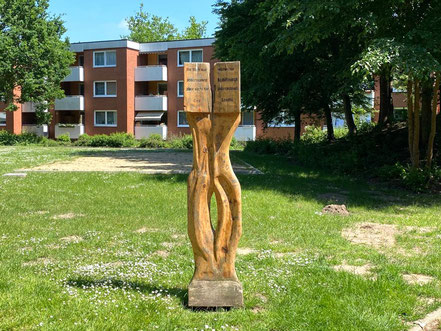 Lebensgroße Holzplastiken auf dem Brebau Gelände in Bremen-Arsten, Bremen Obervieland (Foto: 05-2020, Jens Schmidt)