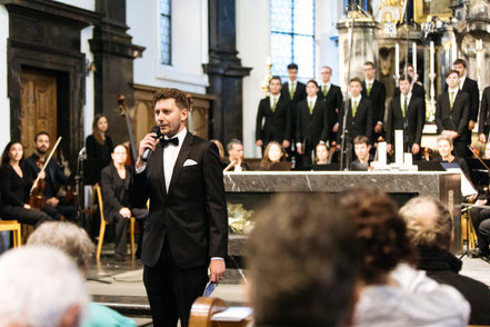  Uraufführung der Kantate Dorothea von Joël von Moos in Sachseln, mit Nadja Räss, Wolfgang Sieber, Eberhard Rex, Luzerner Sängerknaben und Orchester Santa Maria. Im Rahmen des Gedenkjahres Mehr Ranft 600 Jahre Niklaus von Flüe ( Bruder Klaus )