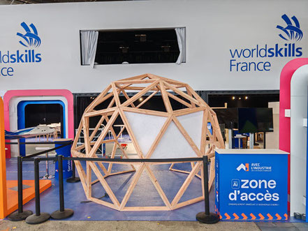 Dôme géodésique Structure Nomade, réalisé sans connecteurs avec une structure en douglas, pour l'événement Worldskills