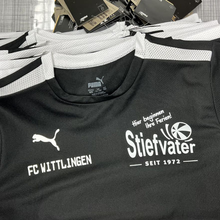 Warmlaufshirt für den FC Wittlingen mit Teamsponsor Reisebüro Stiefvater
