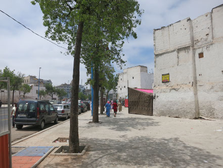 Avenue de l'Armée Royale (FAR), longeant la Medina