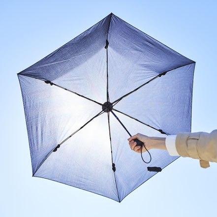 雨傘は太陽光が透過する
