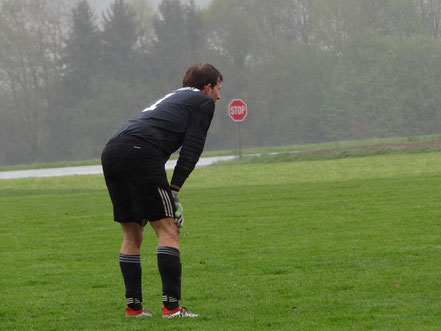 Torhüter Vinzenz Weiß stand gegen den FV Rot oft im Regen.