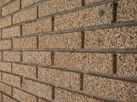Wand aus Hanfsteinen