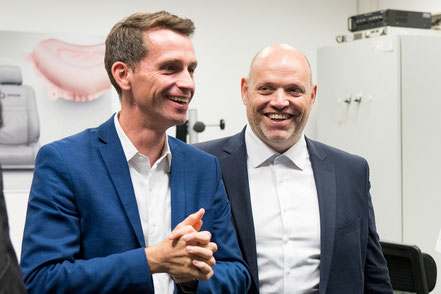 Tarek Massalme beim Unternehmensbesuch bei Joyson Safety Systems Berlin