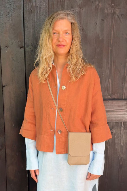Tolle Bio Leinenjacke von by basics für den Sommer - passt zu Kleidern und Hosen. Jetzt in Miesbach bei Vergißmeinnicht-RoccoDaCruse in Miesbach entdecken! 