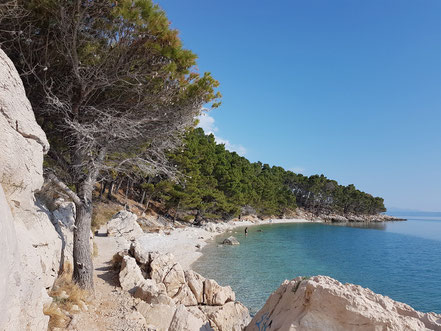 Die schönste FKK Strände an der Makarska Riviera in Krvavica, schwimmen, sonnen und nackt baden