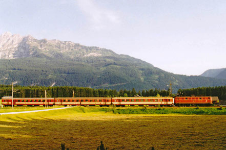 ÖBB 1041 vor der Kulisse des Grimmings, Bad Mitterndorf 18.06.1994 © MAG