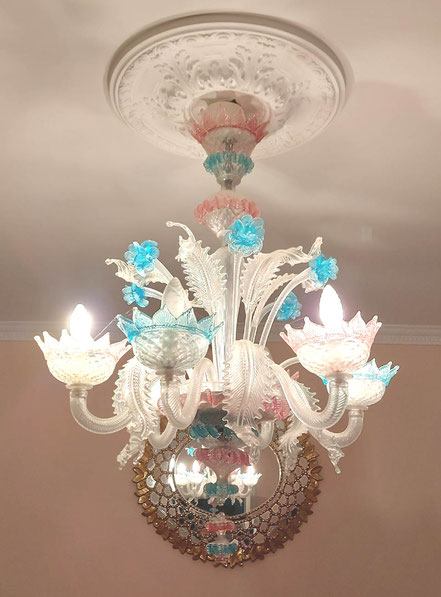 Blumenluster aus Murano, der Glasbläser Insel von Venedig, Glasfabrik & Glasherstellung mundgeblasener Glas Tradition, Kunst & Luxus 