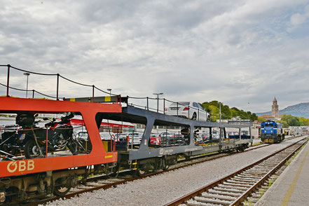 Split, Autotransportwagen DDm der ÖBB und CD für EN 1152 von Split nach Wien und Bratislava