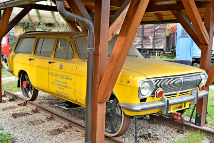 HŽ 98 78 9 400 346-4 Volga M24 Universal GAZ für Schienenbetrieb im Eisenbahnmuseum Zagreb