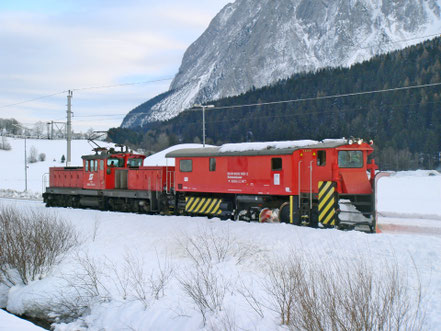 1063 013-5 + Schneepflug 99 81 9592 503-2 Hst. Kulm 11.01.2012 © MAG
