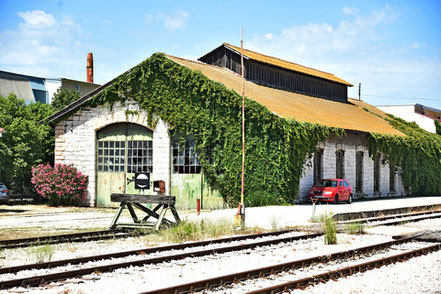 Bahnhof Šibenik 16.06.2024 Heizhaus der Zf. Šibenik 16.06.2024 © MAG Lifestyle & Reisemagazin