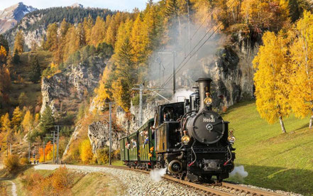 Dampfnostalgie im Engadin & Albula in der Schweiz, Eisenbahnnostalgie mit der RhB Dampflokomotive G 3/4 11 "Heidi"