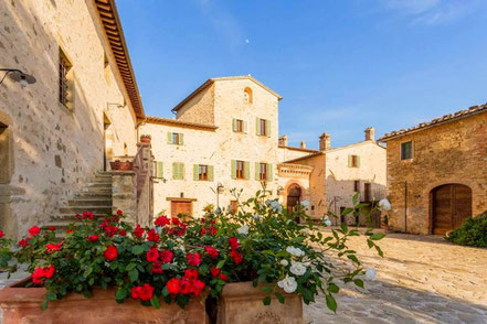 Das mittelalterliche Dorf Borgo Colognola in Umbrien, Urlaub in magischer Atmosphäre