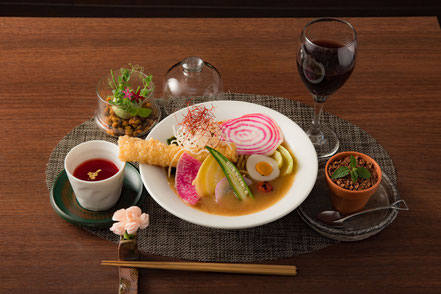 MAG Lifestyle Magazin Reisen Urlaub Luxus Fernreisen  Tokio Hauptstadt Japan mystisches kulinarisches luxuriöses traditionelles modernes japanisches essen Hotel