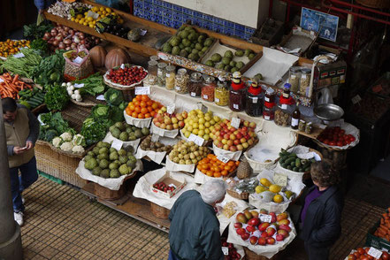 Reisen Urlaub Madeira Blumeninsel Funchal Markthalle Obst Gemüse