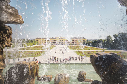 MAG Lifestyle Magazin online virtuell Schloss Schönbrunn Rundgang Welt Habsburger Geschichte entdecken Imperiale Impressionen Wien