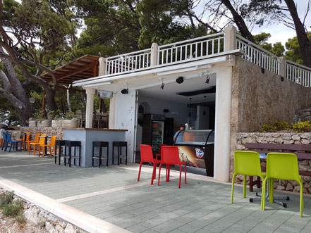 MAG Lifestyle Magazin Kroatien Dalmatien Urlaub Reisen Adria Makarska Riviera Highlite Brela Beachbar Beach Caffe Bar Macic Kap Rat 