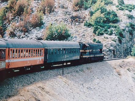 JŽ 661-007 vor D 1355 Biokovo Express am 06.08.1983 auf der Karststrecke vor Split