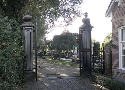 Nadat in 1824 de tolheffing bij de Punt werd afgeschaft, werd het monumentale 18de-eeuwse tolhek volgens de overlevering hergebruikt. Waarschijnlijk doet het sindsdien dienst als toegangshek van de Groningse Noorderbegraafplaats. 