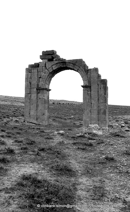 Markouna (Verecunda) : Arc dédié à Marc-Aurèle et Lucius Verus - Lambèse - Lambaesis