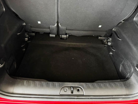 ECCO IL BAGAGLIAIO DELLA FIAT 500L SENZA IL PIANALE ESTRAIBILE DI CARICO